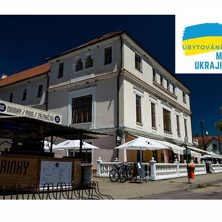 Grandhotel Sluchatko - Ex Zamecky Hotel Vranov nad Dyji Bagian luar foto